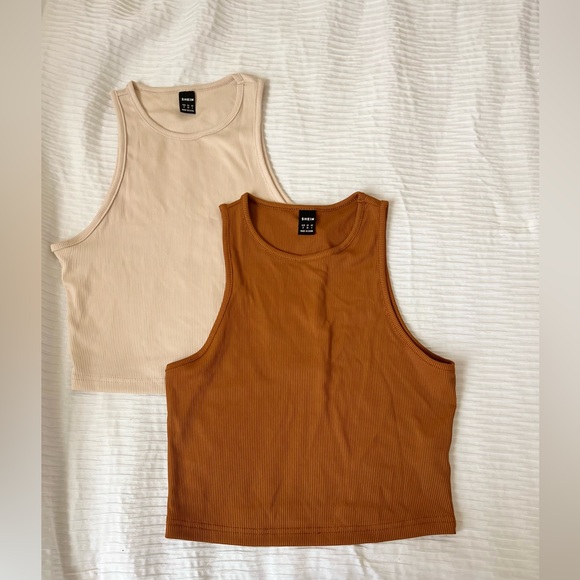 2 Racerback cropped tops - Picture 3 of 5